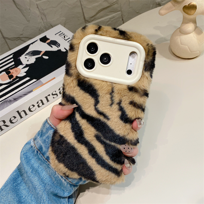 豪華なゼブラ柄ふわふわプラッシュスマホケース iPhone  - Phone Cases For Iphone 17 のレビューと価格