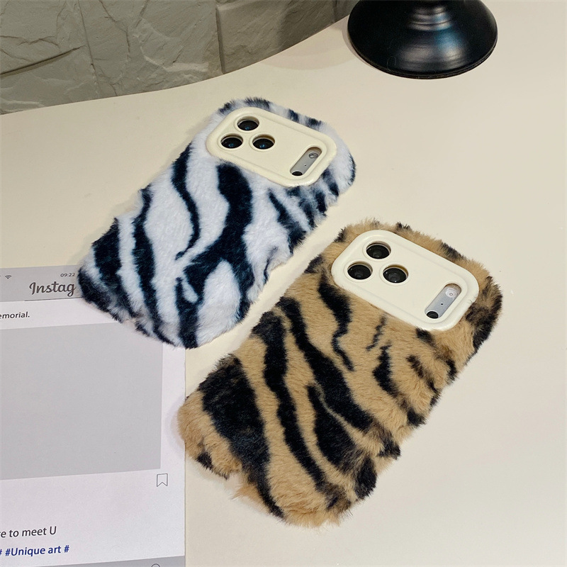 豪華なゼブラ柄ふわふわプラッシュスマホケース iPhone  - Phone Cases For Iphone 17 のレビューと価格