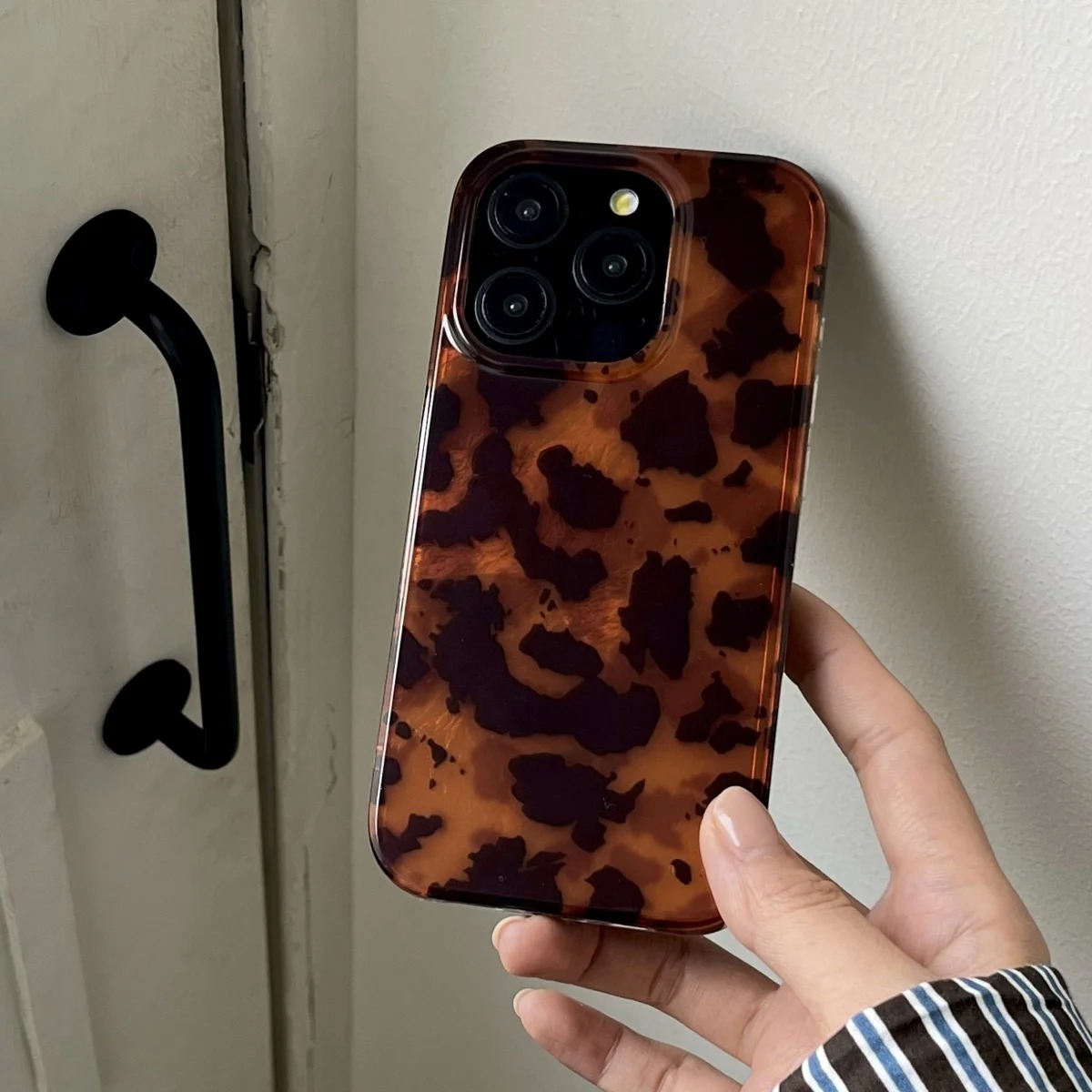 レトロなアンバーテクスチャのレーザー加工スマホケース iPh - Phone Cases For Iphone 17 のレビューと価格